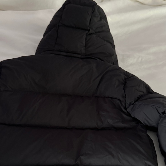 Aritzia Black Puffer Jacket shorty - Picture 4 of 7